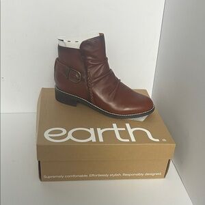 Earth Women's Chestnut Leather Ankle Boots
